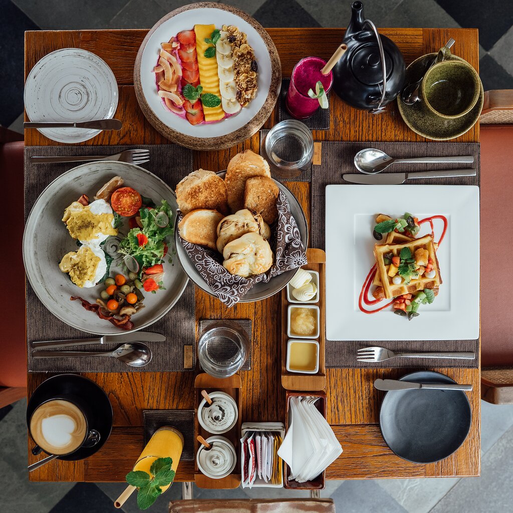 foto de brunch em bali no café Kemukus